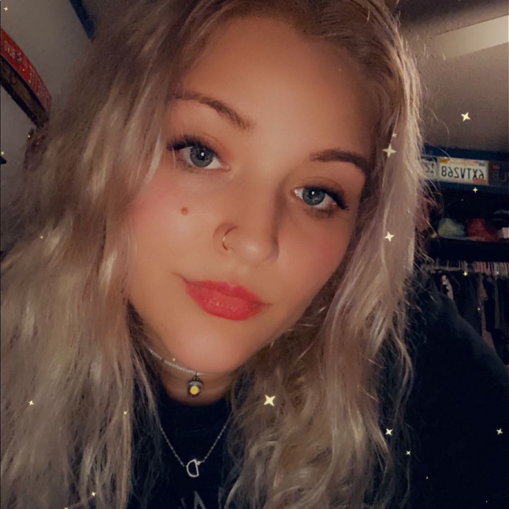 Meet your Posher, Courtney